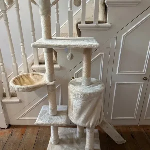 Cat Scratch Tree Tower Like New - Image 3