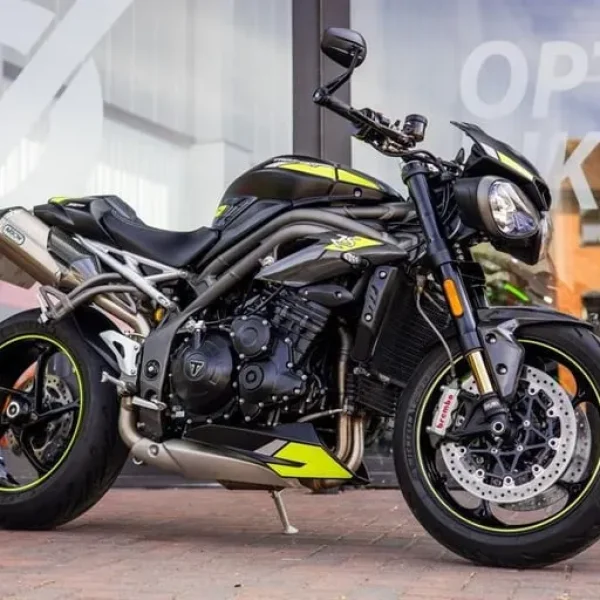 Triumph Speed Triple 1050 RS ! LOW MILES ! ARROWS ! STUNNING