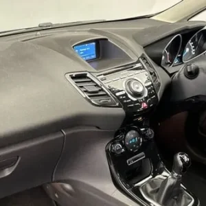 2013 Ford Fiesta 1.6 TDCi Titanium ECOnetic 5dr ++ 20 TAX / 8 SERVICES / 85 MPG ++ HATCHBACK Dies... - Image 3