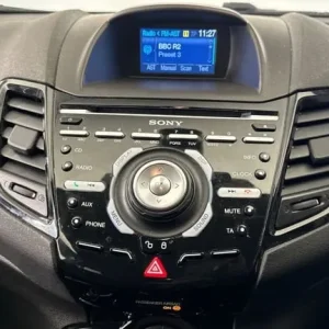 2013 Ford Fiesta 1.6 TDCi Titanium ECOnetic 5dr ++ 20 TAX / 8 SERVICES / 85 MPG ++ HATCHBACK Dies... - Image 8