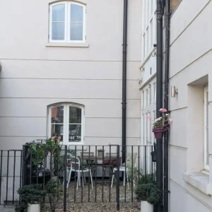 2 bedroom spacious apartment ( tenancy replacement) - Image 7