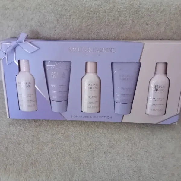 Baylis & Harding Signature Collection 5 piece Gift Set. New.