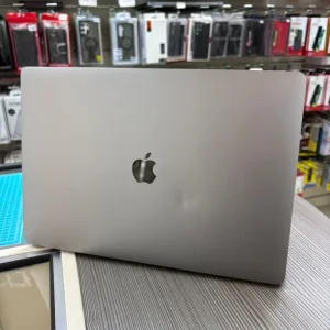 Apple MacBook Pro 256GB in Excellent Condition - Image 3