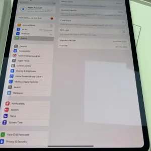 apple ipad pro 256gb M4 13 inch WiFi- Apple warranty till 21/01/26 , 100% battery health - Image 3