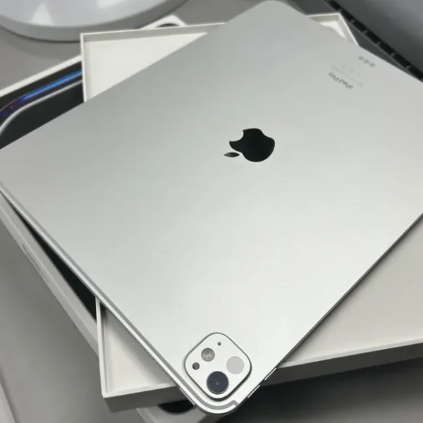 apple ipad pro 256gb M4 13 inch WiFi- Apple warranty till 21/01/26 , 100% battery health