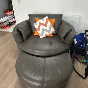 L shaped sofa, Cuddle chair & puffe - Image 4