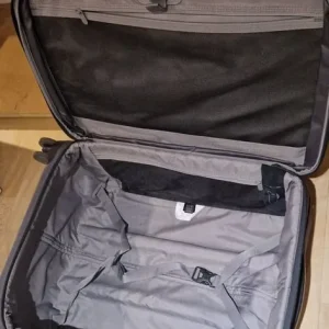 Victorinox suitcase - Image 3
