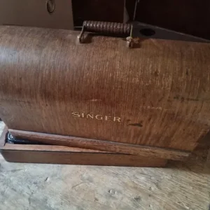 Singer hand kranck sewing machine - Image 2