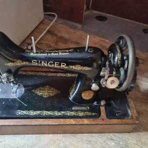 Singer hand kranck sewing machine