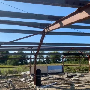 Approx 20m x 11m steel frame portal building single height doors inc - Image 2