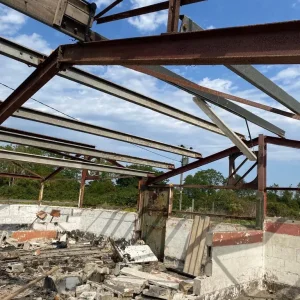 Approx 20m x 11m steel frame portal building single height doors inc - Image 5