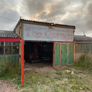 Approx 20m x 11m steel frame portal building single height doors inc - Image 6