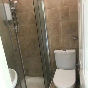 Double room with own Shower and toilet to rent in Havelock road lu2 7pp - Image 5