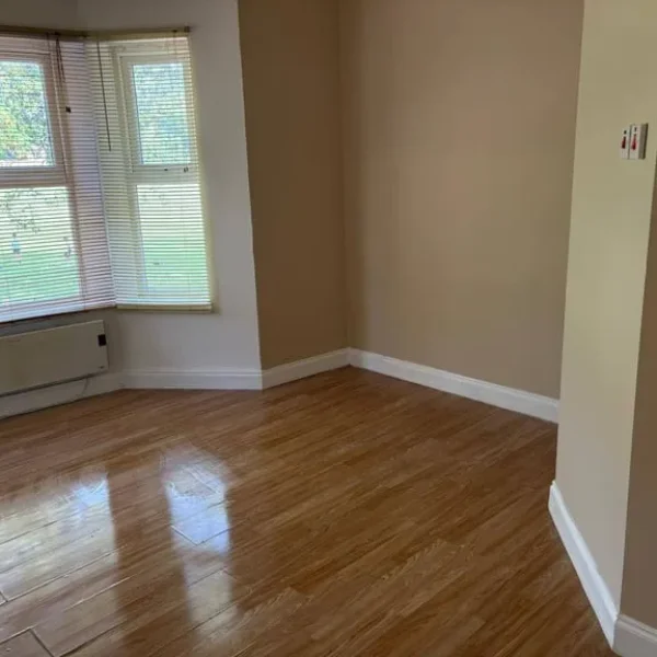 Double room with own Shower and toilet to rent in Havelock road lu2 7pp