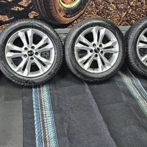 Kia Genuine 17 alloy wheels + 4 x tyres 215 55 17 All Seasons