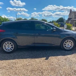2012 Ford Focus 1.6 125 Titanium 5dr HATCHBACK Petrol Manual - Image 8