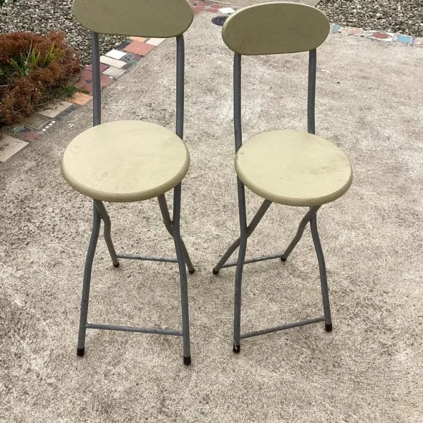 2 foldable kitchen stools