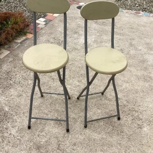 2 foldable kitchen stools