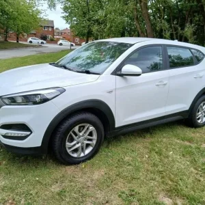 2017 Hyundai TUCSON 1.7 CRDi Blue Drive S Euro 6 (s/s) 5dr ESTATE Diesel Manual - Image 6