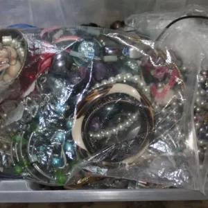 JOB LOT OF BROKEN (AND GOOD) JEWELRY APPR0X 5.6kg CRAFTS, SPARES, REPAIRS - Image 4