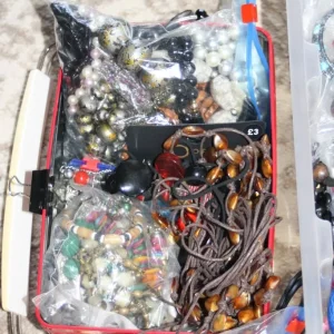 JOB LOT OF BROKEN (AND GOOD) JEWELRY APPR0X 5.6kg CRAFTS, SPARES, REPAIRS - Image 5