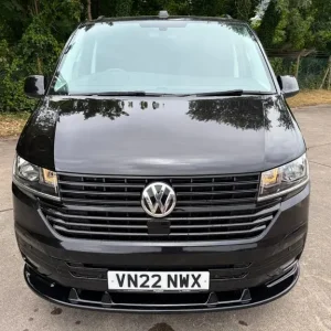 2022 VOLKSWAGEN TRANSPORTER T6.1 TDI 150 6 SPEED HIGHLINE LWB IN BLACK - EURO - Image 6