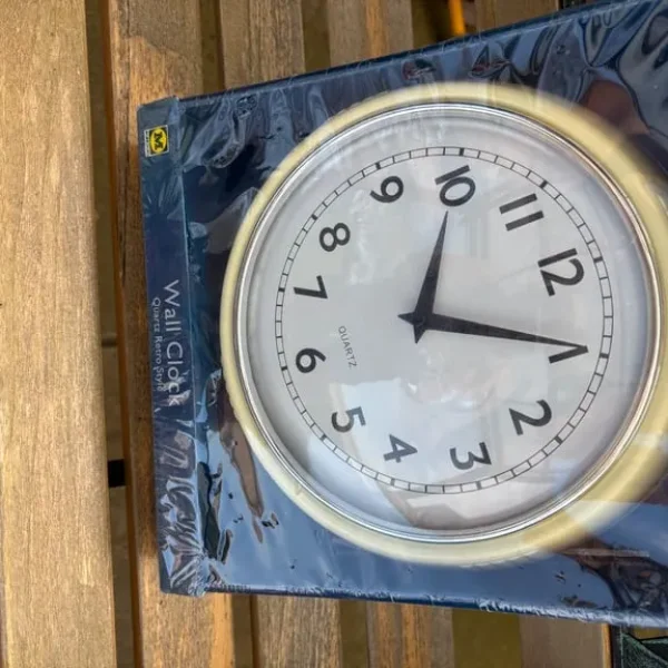 Cream Clock