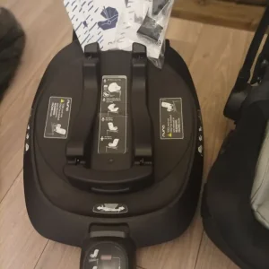 Nuna pipa car seat and isofix base - Image 3