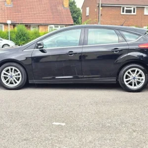 2016 Ford Focus 1.0T EcoBoost Zetec Euro 6 (s/s) 5dr HATCHBACK Petrol Manual - Image 5