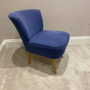 Small occasional / armchair in blue linen in great condition - only £50 - Image 2