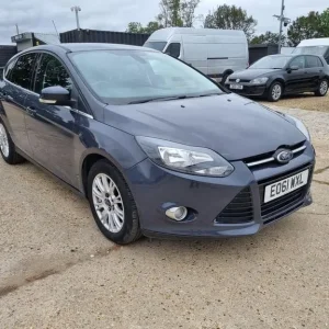 2011 Ford Focus 1.6 Titanium Euro 5 5dr HATCHBACK Petrol Manual - Image 2