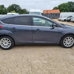 2011 Ford Focus 1.6 Titanium Euro 5 5dr HATCHBACK Petrol Manual - Image 3