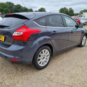 2011 Ford Focus 1.6 Titanium Euro 5 5dr HATCHBACK Petrol Manual - Image 4
