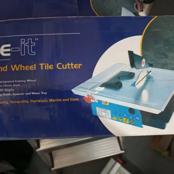 Tile-it Tile cutting Table with Diamond cutting wheel