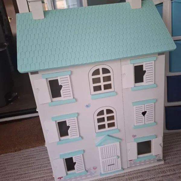 Wooden Dollshouse and accessories