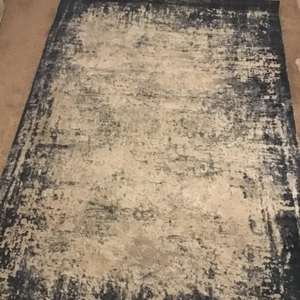 Blue/white/solver rug