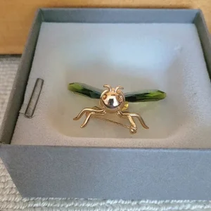 Swarovski Akima Brooch Green Fly Medium - Image 3