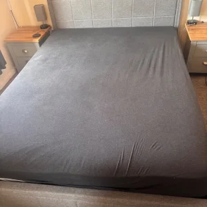 Kingsize ottoman bed