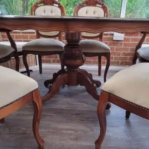 Dining table and 6 chairs - Image 4