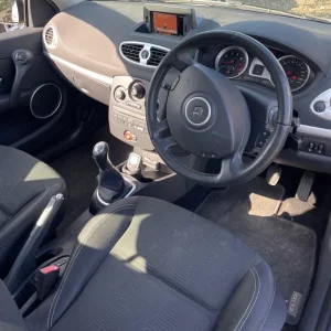 2010 Renault Clio 1.2 TCE Dynamique TomTom 3dr HATCHBACK Petrol Manual - Image 7