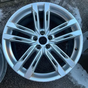Audi S8 20 inch alloy wheels pair - Image 2