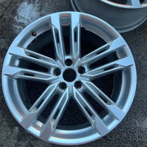 Audi S8 20 inch alloy wheels pair - Image 3