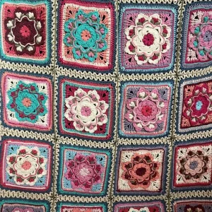 Hand made crochet blanket - Image 3