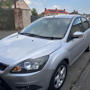 Ford Focus 2010 Hatchback Manual 5-door - Image 2