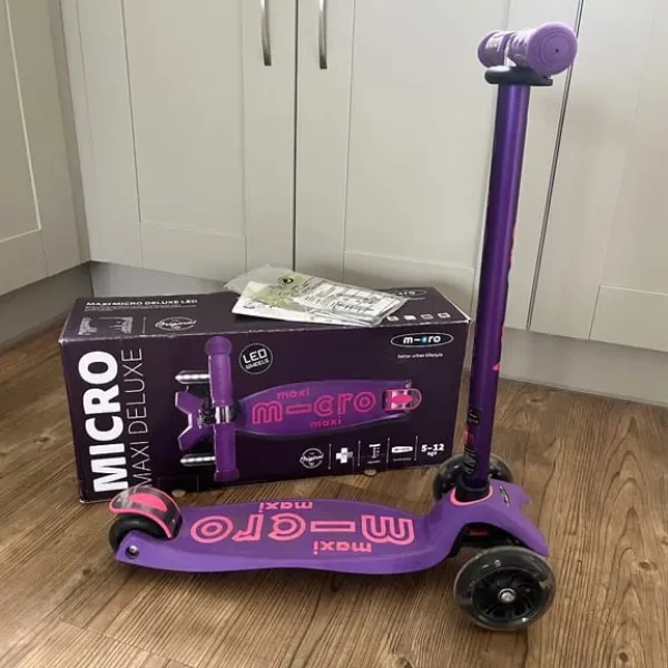 Micro Maxi Deluxe Scooter LED