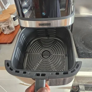 Beautiful and brand new kitchenair 7l air fryer - Image 3