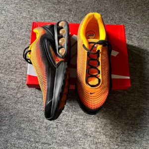 Air Max DN SE laser Orange/Comet Red-Black