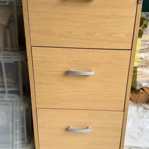 4 draw wooden filing cabinet ok for suspension files