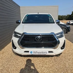 2021 Toyota Hilux D-4D Invincible Pickup Diesel Manual - Image 4