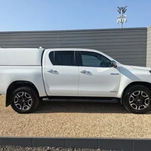 2021 Toyota Hilux D-4D Invincible Pickup Diesel Manual - Image 5